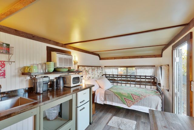 208 S 2nd St., Alpine, TX 79830