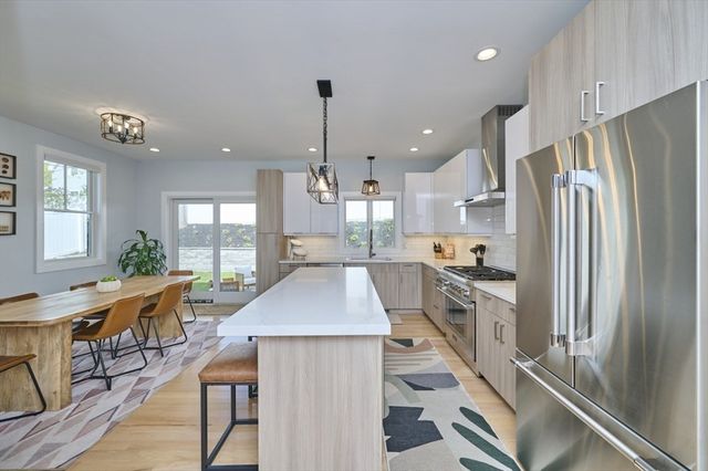 1096 Chestnut St 1096, Newton, MA 02464