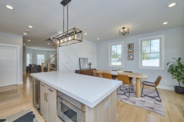 1096 Chestnut St 1096, Newton, MA 02464