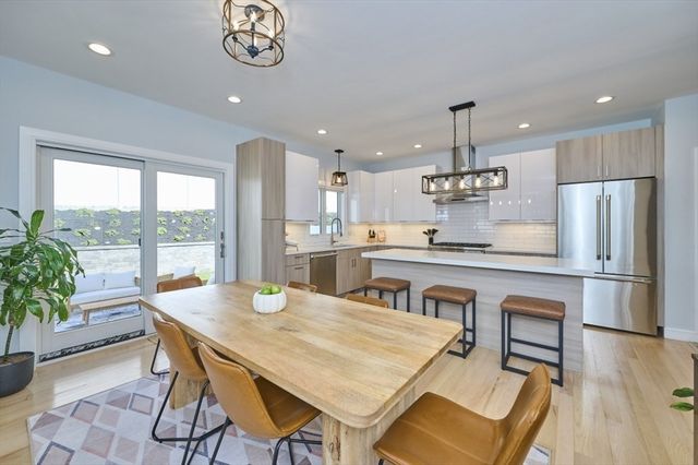1096 Chestnut St 1096, Newton, MA 02464