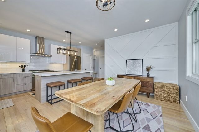 1096 Chestnut St 1096, Newton, MA 02464