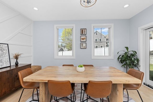 1096 Chestnut St 1096, Newton, MA 02464
