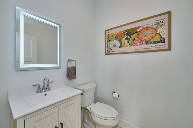 1096 Chestnut St 1096, Newton, MA 02464