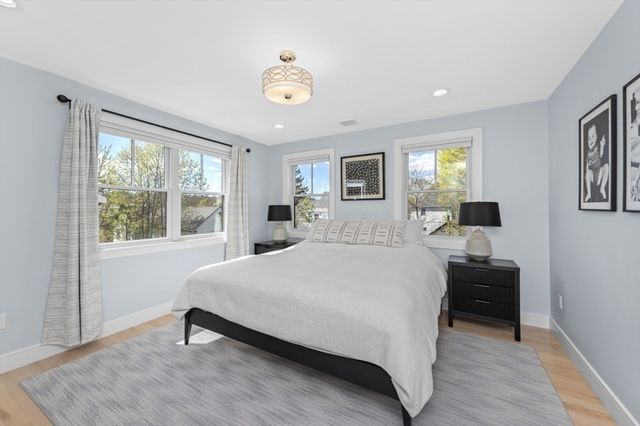 1096 Chestnut St 1096, Newton, MA 02464