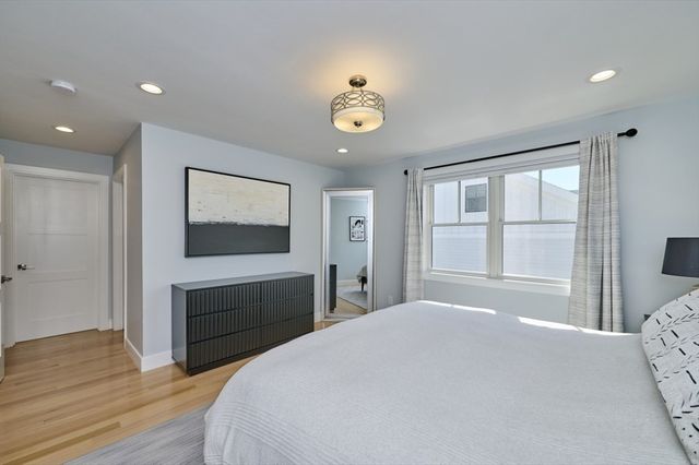 1096 Chestnut St 1096, Newton, MA 02464