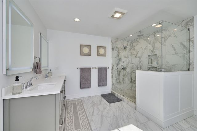 1096 Chestnut St 1096, Newton, MA 02464