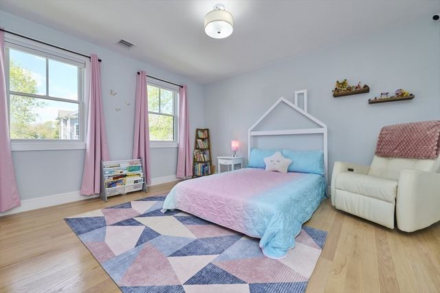 1096 Chestnut St 1096, Newton, MA 02464