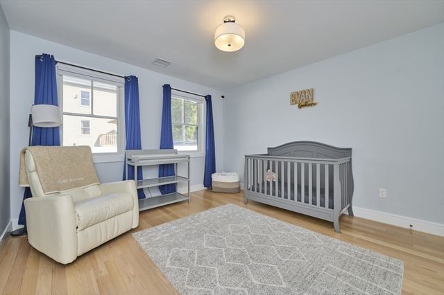 1096 Chestnut St 1096, Newton, MA 02464