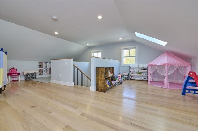 1096 Chestnut St 1096, Newton, MA 02464