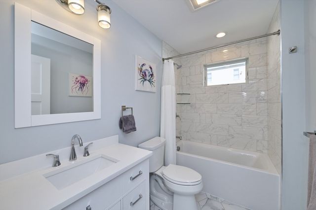 1096 Chestnut St 1096, Newton, MA 02464