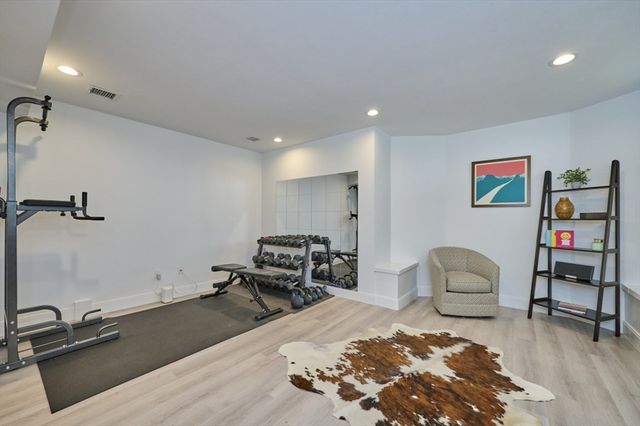 1096 Chestnut St 1096, Newton, MA 02464