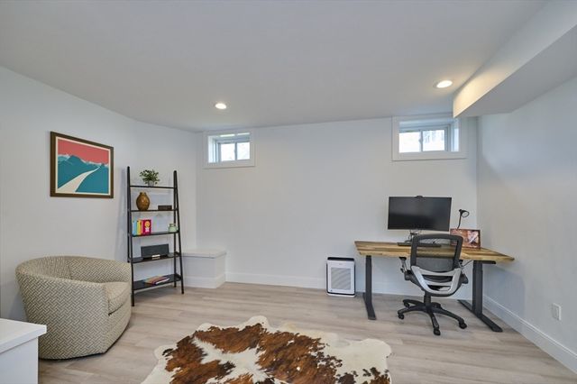 1096 Chestnut St 1096, Newton, MA 02464