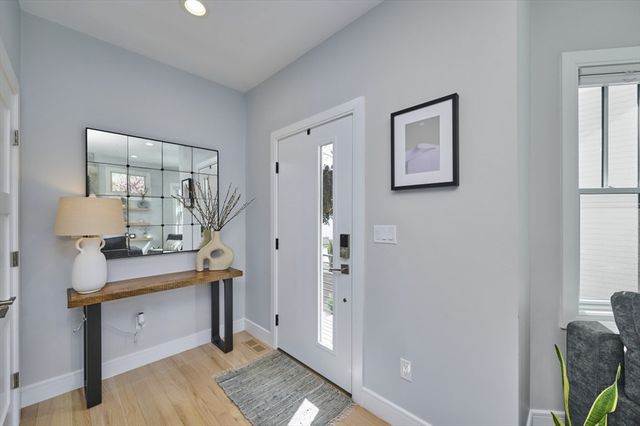 1096 Chestnut St 1096, Newton, MA 02464