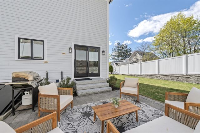 1096 Chestnut St 1096, Newton, MA 02464