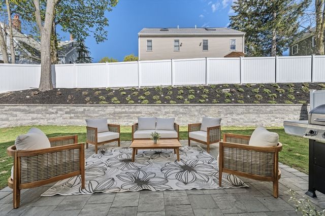 1096 Chestnut St 1096, Newton, MA 02464