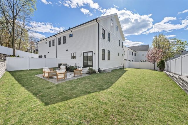 1096 Chestnut St 1096, Newton, MA 02464