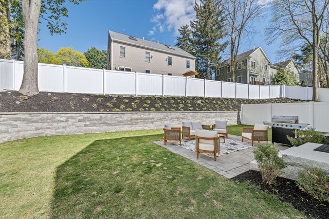 1096 Chestnut St 1096, Newton, MA 02464
