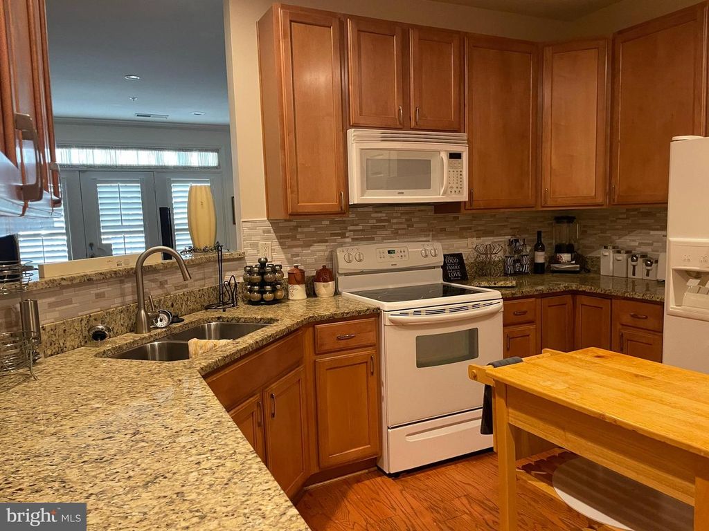 Image 22 of property listing at 13401 BELLE CHASSE BLVD #112, Laurel, MD 20707