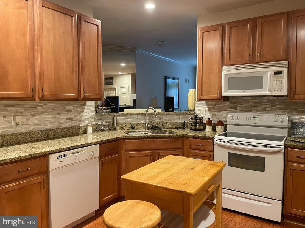 Image 28 of property listing at 13401 BELLE CHASSE BLVD #112, Laurel, MD 20707