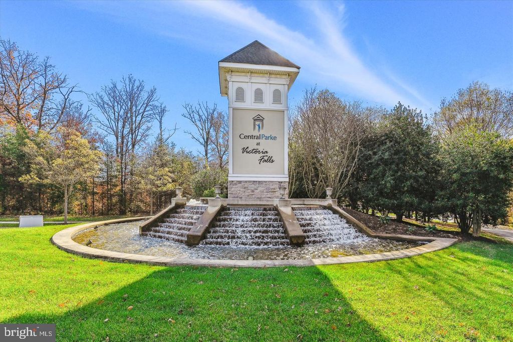 Image 3 of property listing at 13401 BELLE CHASSE BLVD #112, Laurel, MD 20707