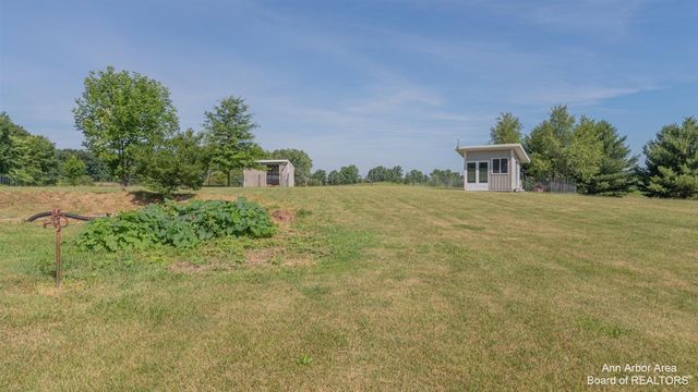 12322 Mccollum Road, Clinton, MI 49236