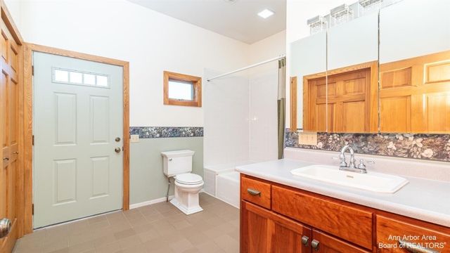 12322 Mccollum Road, Clinton, MI 49236