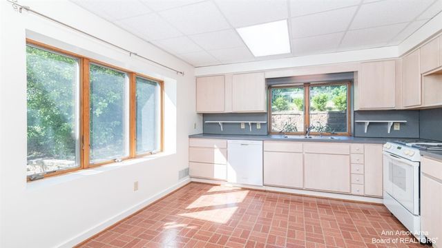12322 Mccollum Road, Clinton, MI 49236