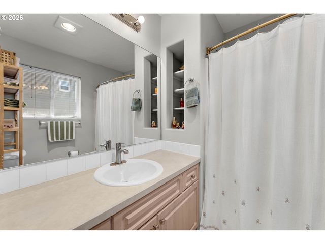 15690 Sw BLACK QUARTZ St, Beaverton, OR 97007