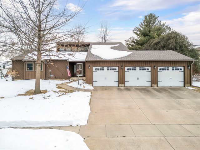 1307 Grandview Ave, Waverly, IA 50677