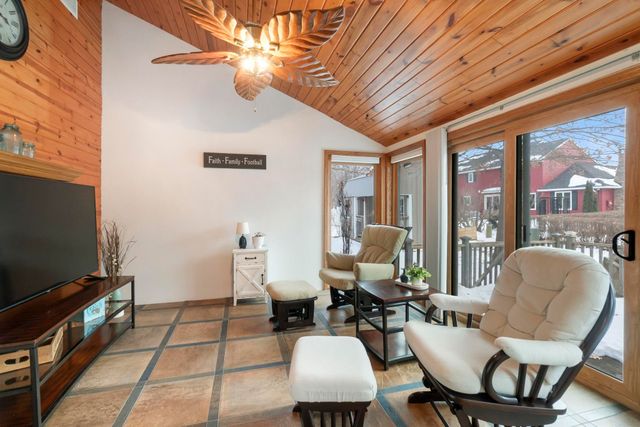 1307 Grandview Ave, Waverly, IA 50677