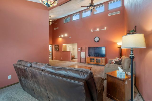 1307 Grandview Ave, Waverly, IA 50677