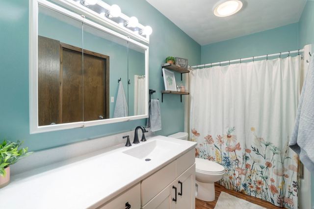 1307 Grandview Ave, Waverly, IA 50677