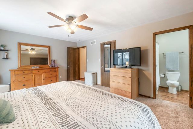 1307 Grandview Ave, Waverly, IA 50677