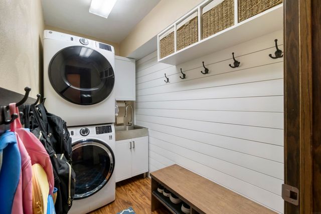 1307 Grandview Ave, Waverly, IA 50677