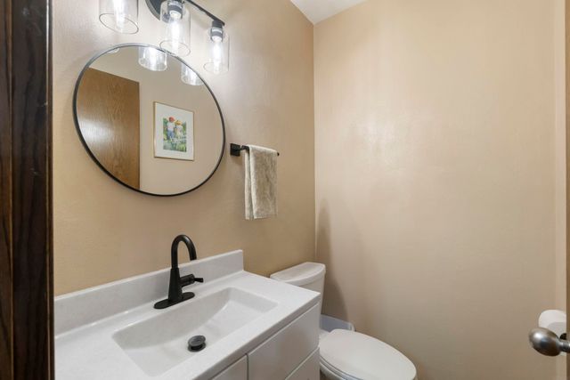 1307 Grandview Ave, Waverly, IA 50677