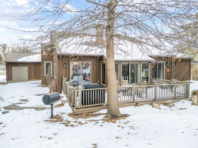 1307 Grandview Ave, Waverly, IA 50677