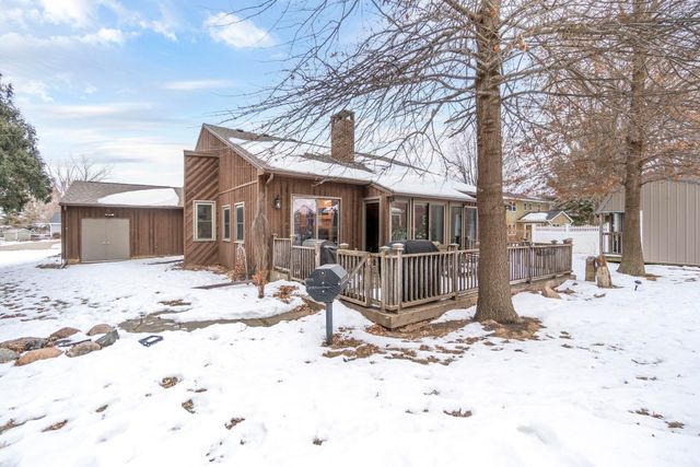 1307 Grandview Ave, Waverly, IA 50677