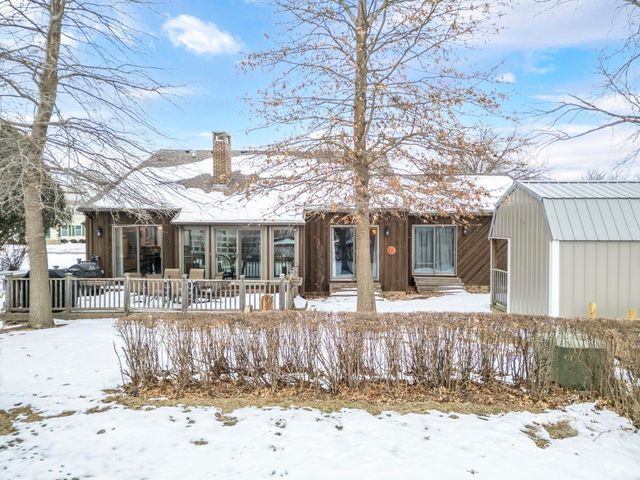 1307 Grandview Ave, Waverly, IA 50677