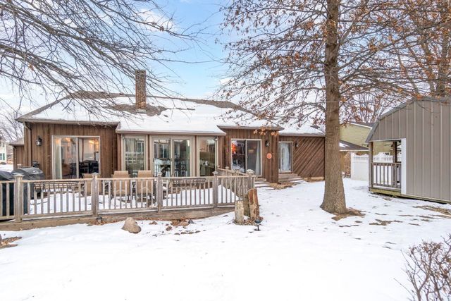 1307 Grandview Ave, Waverly, IA 50677