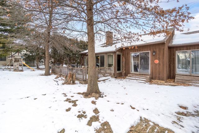 1307 Grandview Ave, Waverly, IA 50677