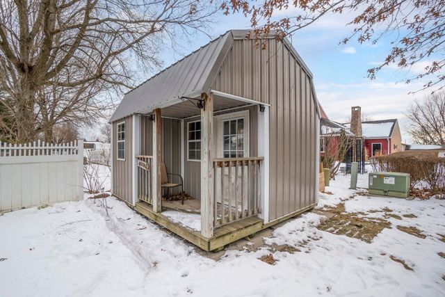 1307 Grandview Ave, Waverly, IA 50677