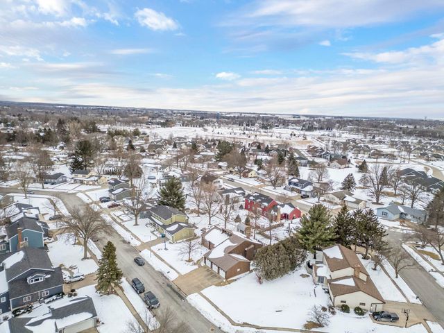 1307 Grandview Ave, Waverly, IA 50677