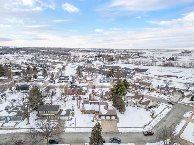 1307 Grandview Ave, Waverly, IA 50677