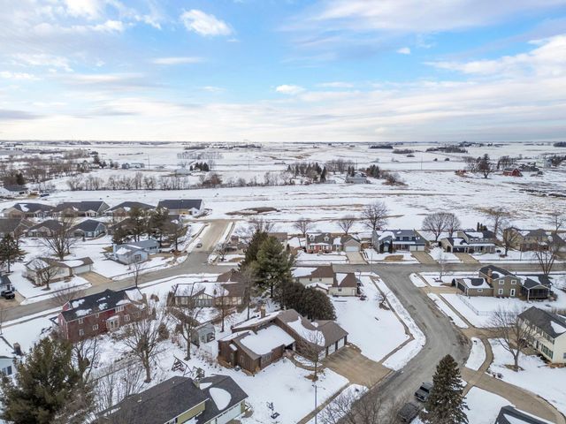 1307 Grandview Ave, Waverly, IA 50677