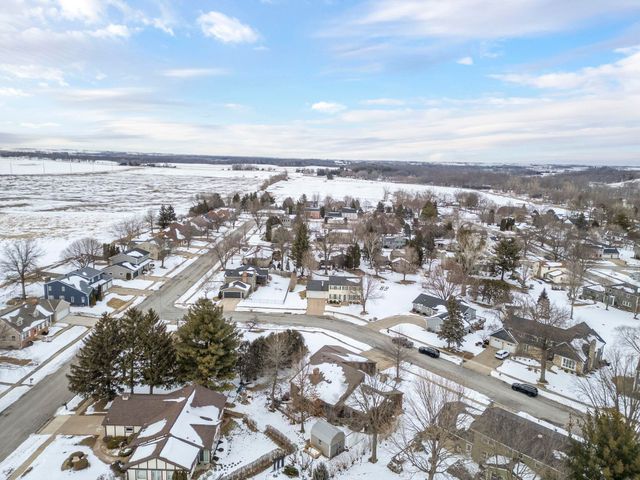 1307 Grandview Ave, Waverly, IA 50677