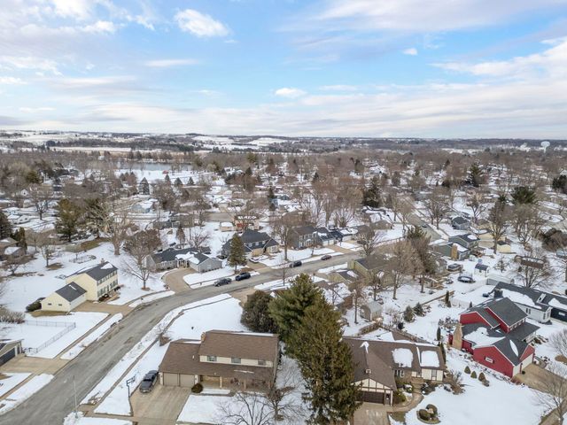 1307 Grandview Ave, Waverly, IA 50677