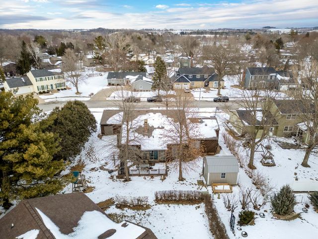 1307 Grandview Ave, Waverly, IA 50677