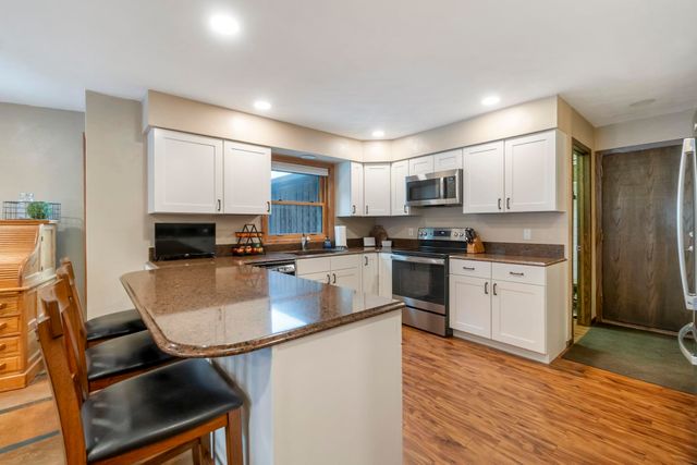 1307 Grandview Ave, Waverly, IA 50677