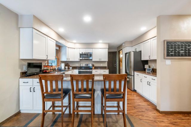 1307 Grandview Ave, Waverly, IA 50677