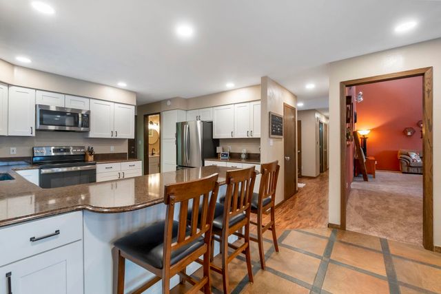 1307 Grandview Ave, Waverly, IA 50677